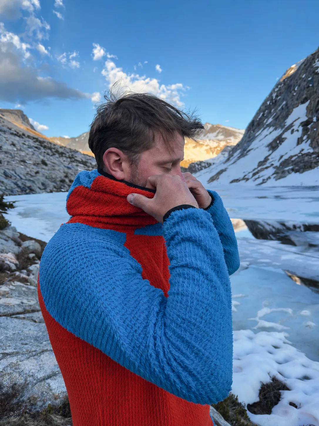 Close portrait of FORTOOTO hoodie in mountain terrain